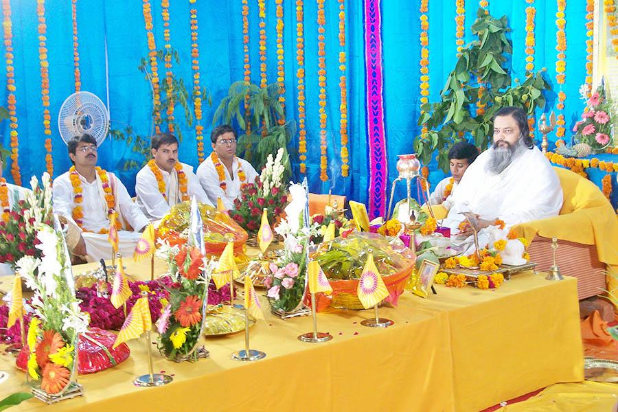 Brahmachari Girish Ji's birthday on 25 August 2007 was celebrated with performance of Maha Rudrabhishek at Bhopal.